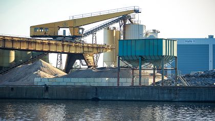 Vorschaubild einer Krananlage, Silos und Förderband für Schüttgut