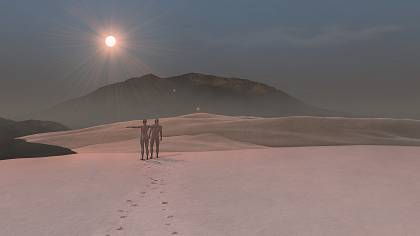 Vorschaubild einer Wüstenlandschaft mit Fussspuren im Sand, Bergen und hochstehender Sonne